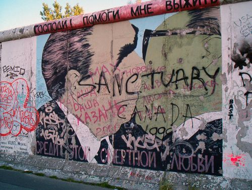 Sanctuary_-_Berlin_Wall2005