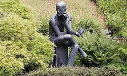 Statue-of-James-Joyce-by--001