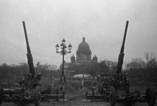 RIAN_archive_5634_Antiaircrafters_guarding_the_sky_of_Leningrad