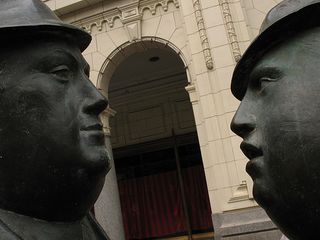 Statues - Arguing Men