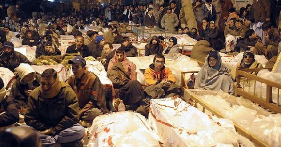 Quetta-Hazara-Shia-protesting-with-Dead