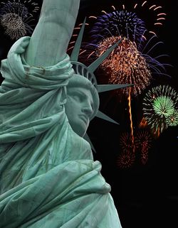 Statue-liberty-fireworks