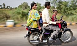 Family-on-a-motorbike-013