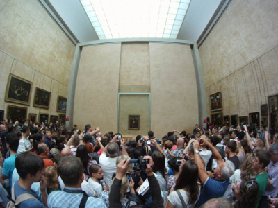 The-mona-lisa-experience-at-the-louvre