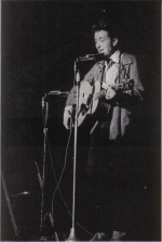 Bob_Dylan_in_November_1963-2