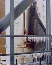 Icicles_on_the_Launch_Tower_-_GPN-2000-001348