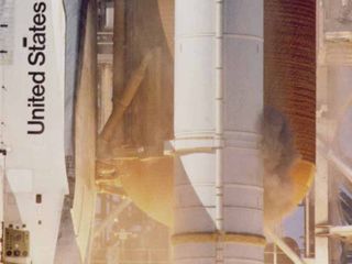 STS-51-L_grey_smoke_on_SRB