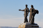 Eurozine-Soviet-couple-statue