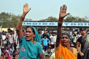 B7ac6bb0-c18c-11e4-96ae-0dabae4789fa_1Landing-Image-Nirupabai-from-Barkuta-and-Lalubai-from-Vidyanagar-protest-against-mining-expansion-at-the-public-hearing-in-Korba-Chhattisgarh-Photo-by-Rohini-Mohan-
