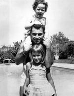 Rod_Serling_with_daughters_19592