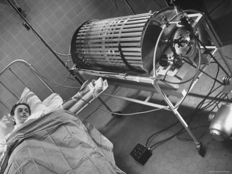 A patient is dialyzed using one of Kolff’s first rotating drum artificial kidneys.