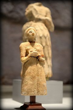 Image of Sumerian statuette of a praying man