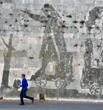 Photo of artist William Kentridge's stencil of Cola di Rienzo on the Tiber River embankment, Rome